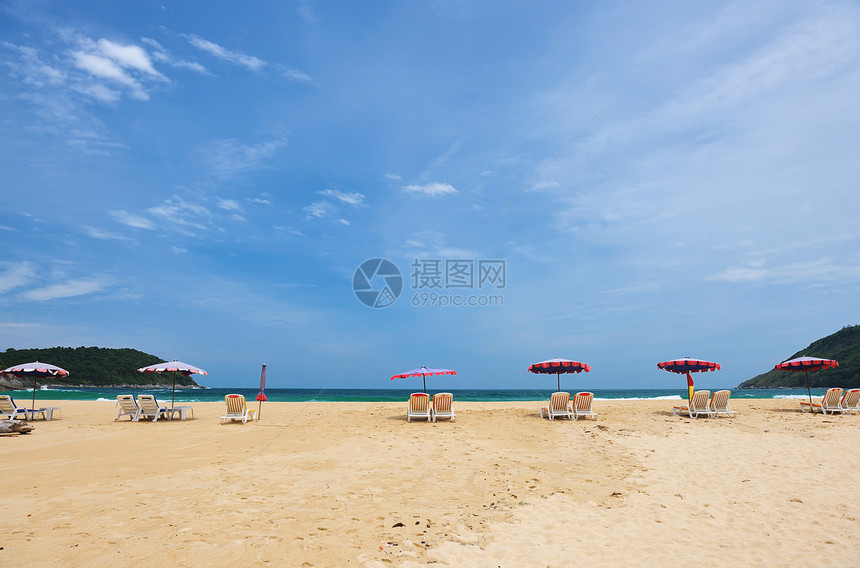 海滩假期旅行海浪黄色边缘蓝色热带海景天空风景图片