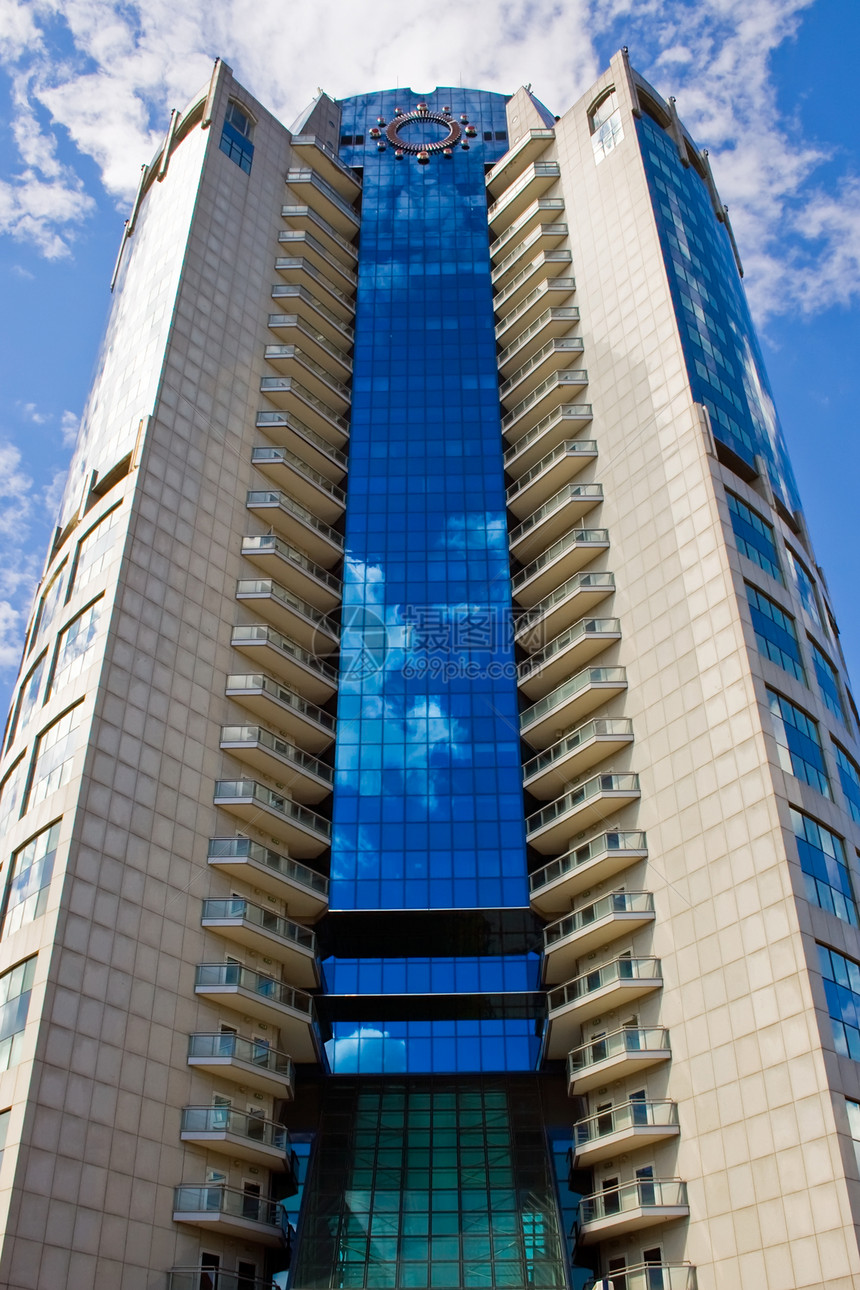 高级摩天大楼窗户蓝色商业民众天空太阳金融建筑学中心办公室图片