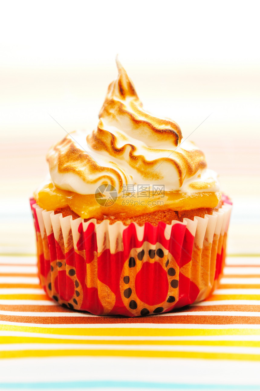 蛋糕加奶油装饰小吃糕点漩涡食物杯子巧克力鞭打生日甜点图片