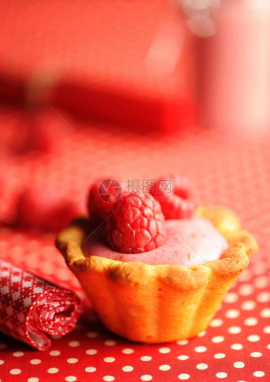 果汁酸酸奶甜点蛋糕食物覆盆子水果牛奶营养玻璃红色石板奶油产品图片