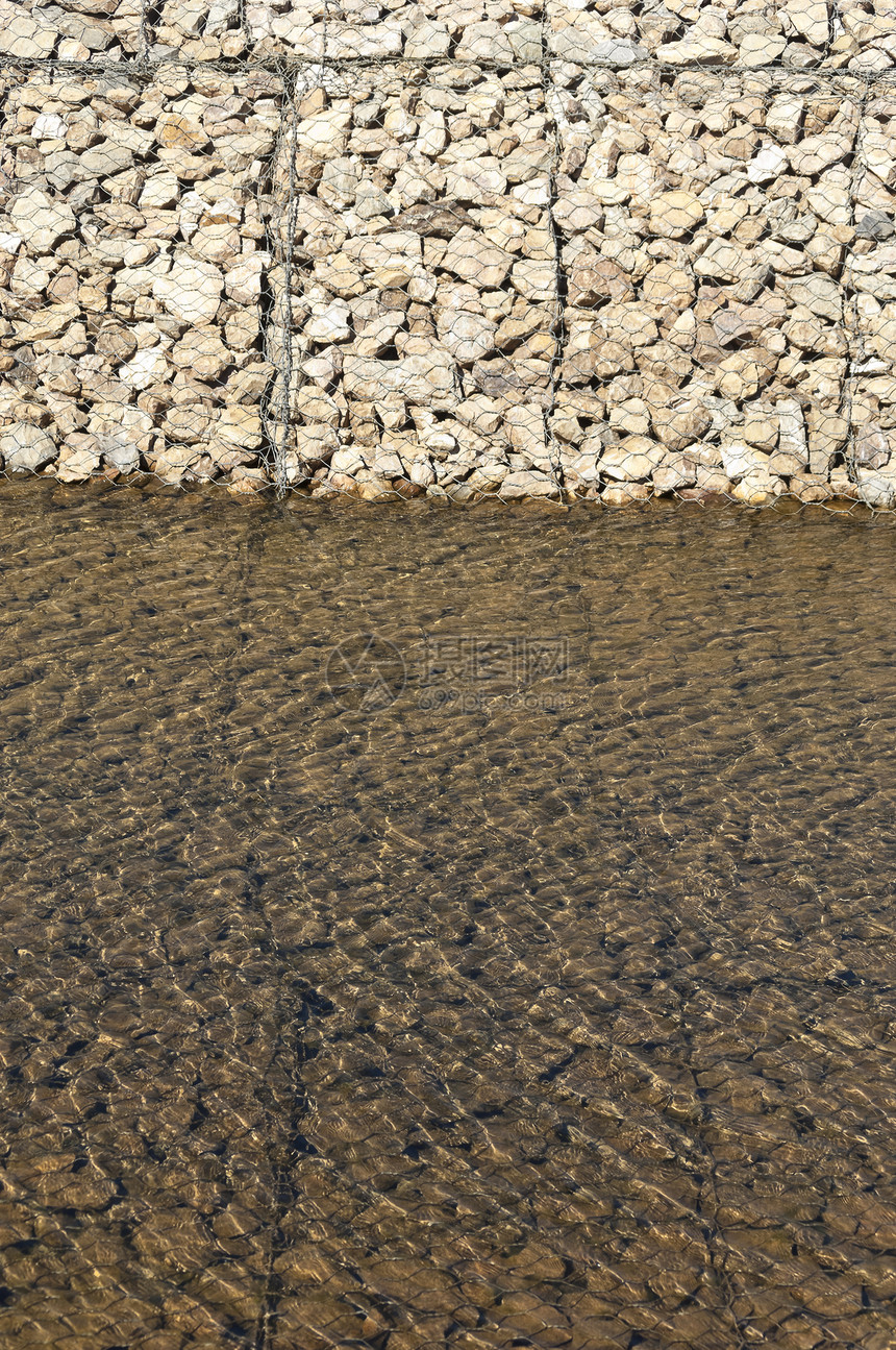 水分改水运河石灰石基础设施巨石石方灌溉鹅卵石石墙农村石头渡槽图片