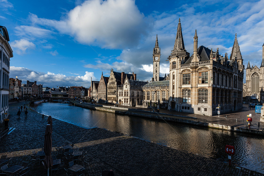 Ghent运河和Graslei街 比利时Ghent运河天空房屋建筑学灯光反射建筑房子街道日落图片