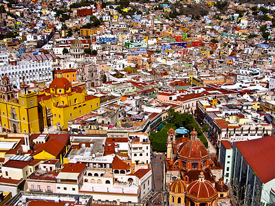活跃的墨西哥城市瓜纳华托高清图片