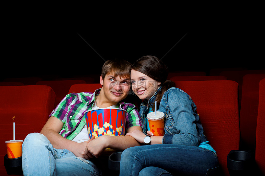 电影中的夫妇大厅椅子乐趣男性成人眼镜座位夜生活观众女性图片