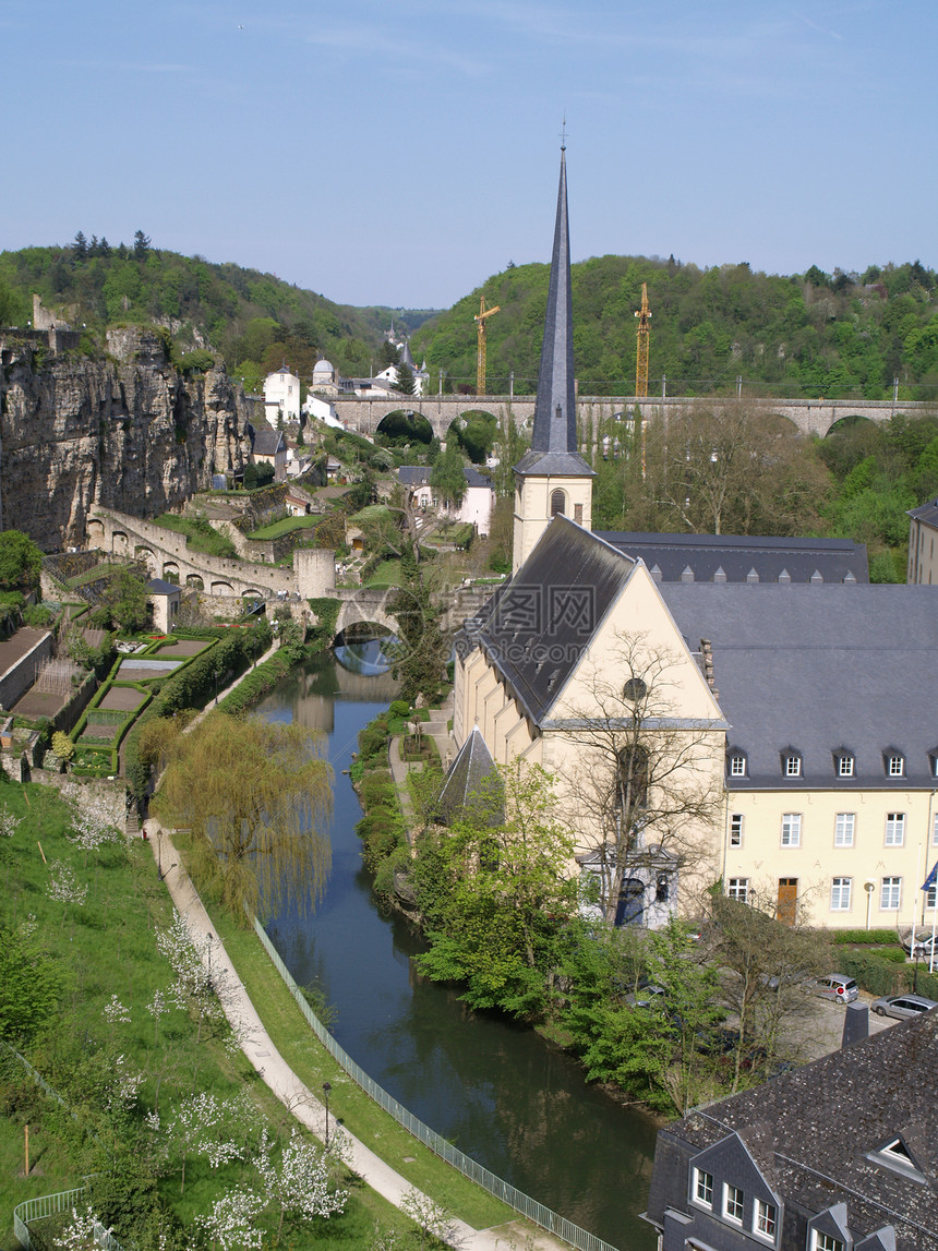卢森堡圣殿和河流城市花园建筑岩石假期文化历史建筑学石头教会图片