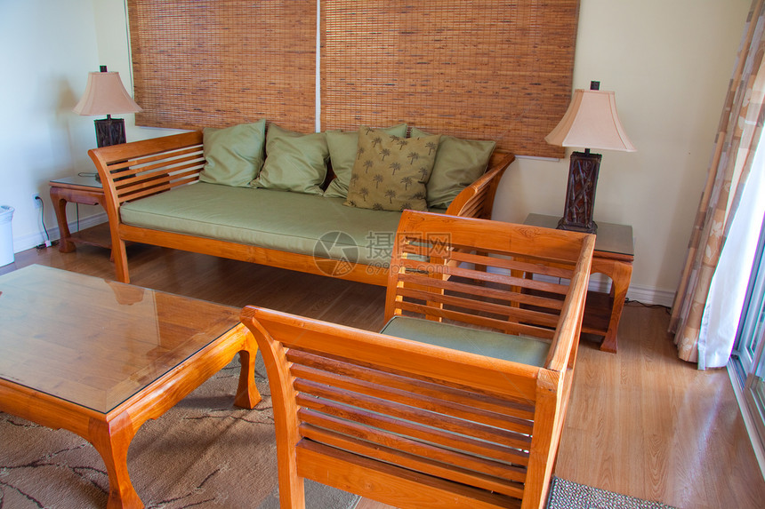 夏威夷之家装饰风格茶几木头桌子热带房屋白色房子旅行假期图片