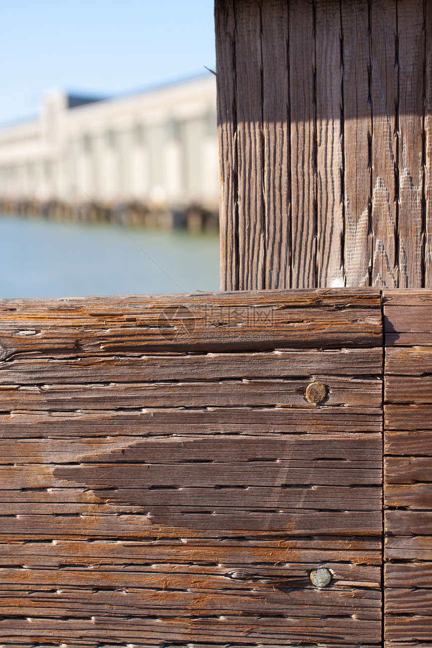 码头码头和水风化障碍木头纹理栏杆木板腐烂指甲甲板图片