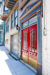 红色双双门色彩活力开门建筑通道建筑学建筑物入口红门背景图片