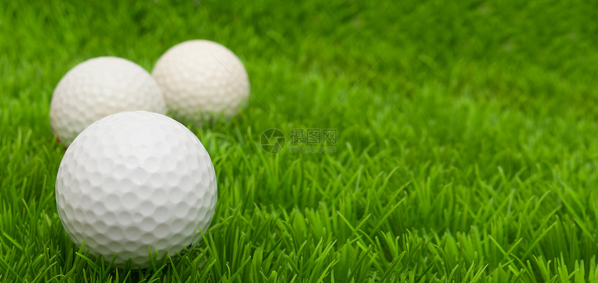 高尔夫球球草地运动球道绿色图片