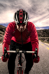 正在路上的自行车名单速度轮人起动机获得者赛车手运动竞赛司机跑步比赛背景图片