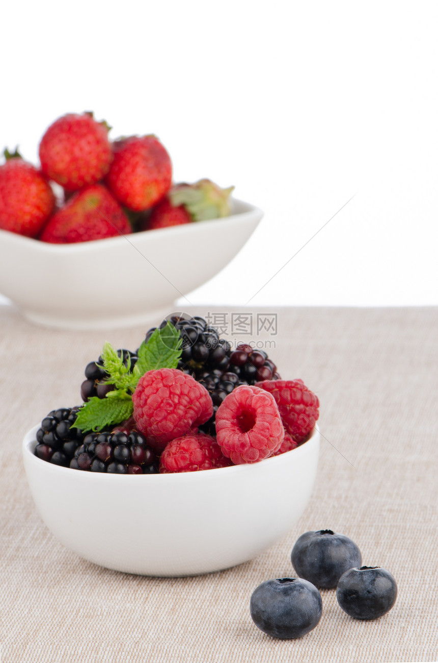 水果浆果薄荷营养沙拉蓝色醋栗甜点饮食红色覆盆子黑色图片