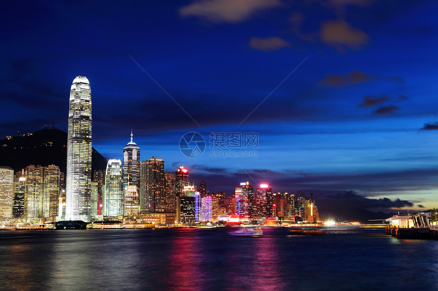 晚上在香港玻璃市中心商业景观港口建筑城市假期旅游办公室图片