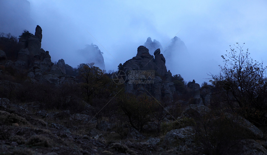 德默吉山云层 阿鲁斯塔 克里米亚 乌克兰季节风景蓝色太阳天空天堂海景地平线爬坡石头图片