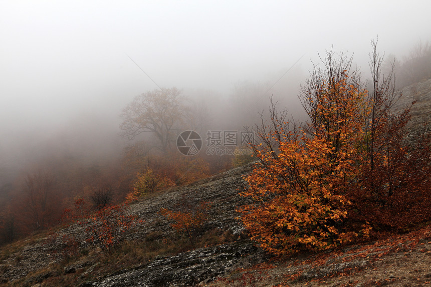 德默吉山云层 阿鲁斯塔 克里米亚 乌克兰蓝色地平线爬坡天堂旅行天空季节岩石热带海岸线图片