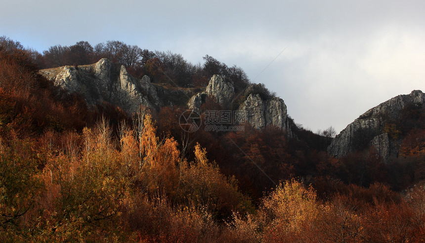 德默吉山云层 阿鲁斯塔 克里米亚 乌克兰季节旅行地平线场景太阳石头支撑爬坡天气海景图片