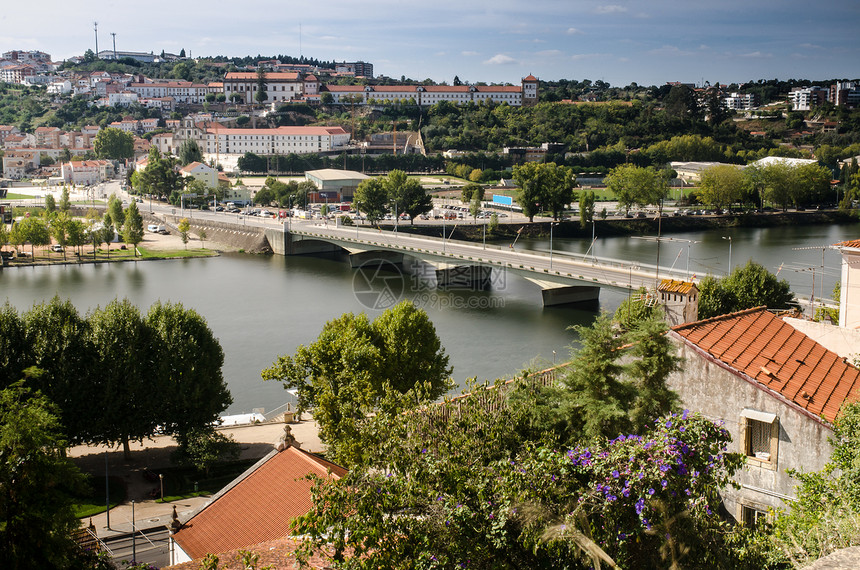 Coimbra市城市全景图片