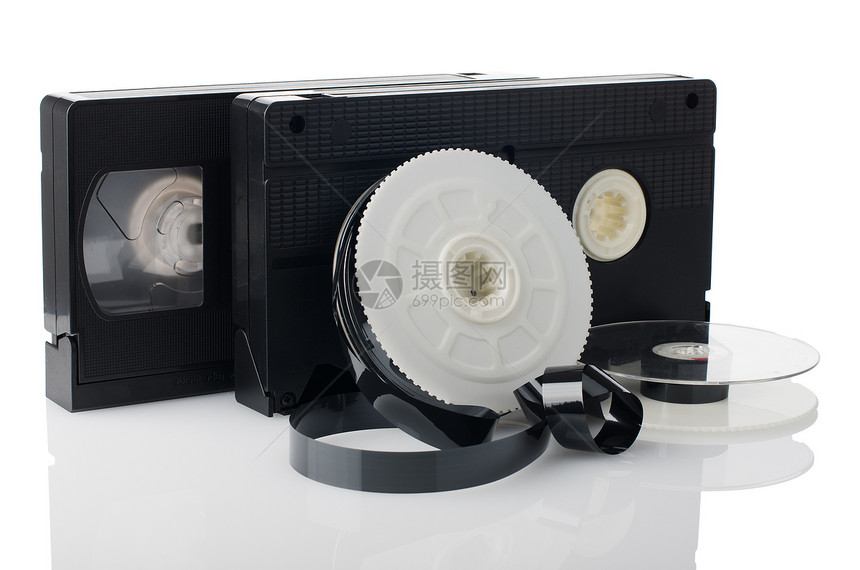 两盘录影带和胶卷电影白色视频贮存录像带光盘技术录像机磁带数据图片