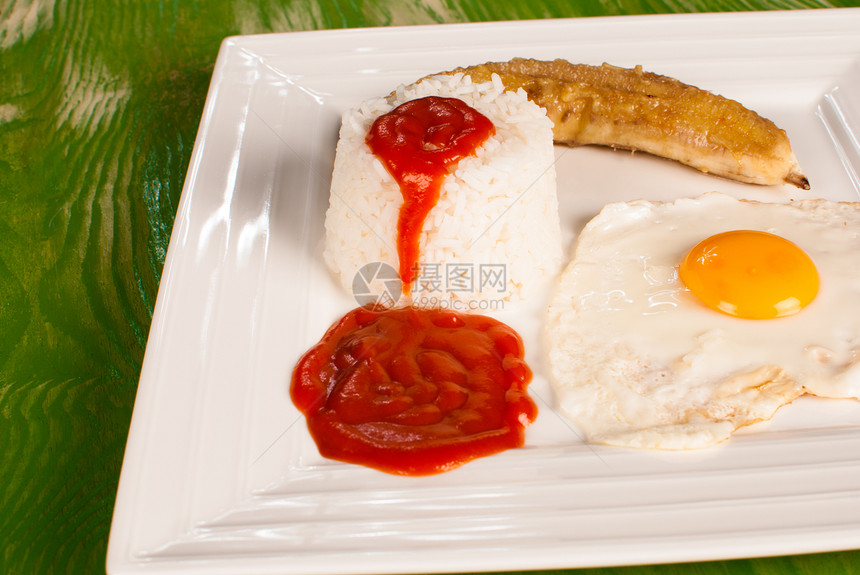 古巴大米油炸热带美食服务食物美味香蕉午餐图片