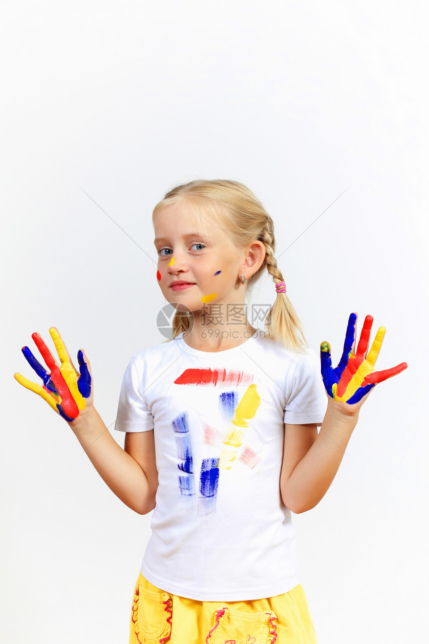 手上涂着油漆的幸福的孩子幼儿园画家童年快乐艺术家女孩绘画手指艺术品教育图片