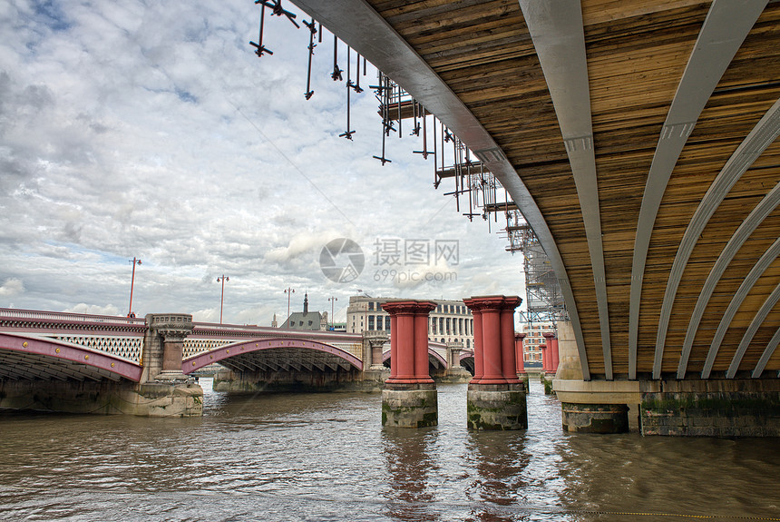 伦敦桥的结构和建筑  英国旅游宗教地标行人教会城市场景历史性天桥首都图片