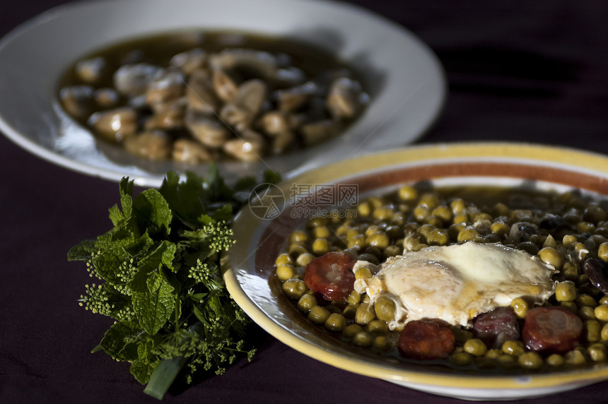 豆汤文化薄荷盘子水平桌子烹饪肉汤吃饭课程食物图片