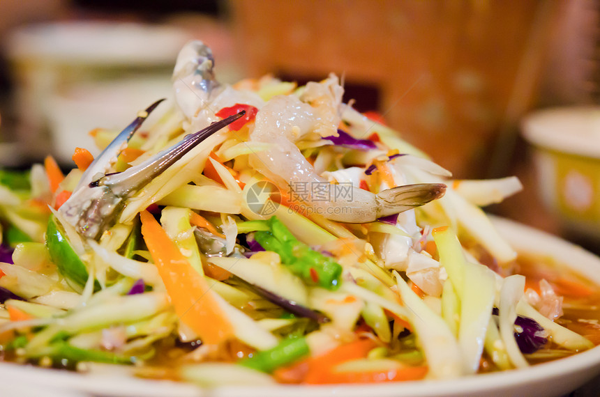 辣辣海鲜沙拉海鲜红色盘子木瓜食物沙拉美食蔬菜辣椒螃蟹图片