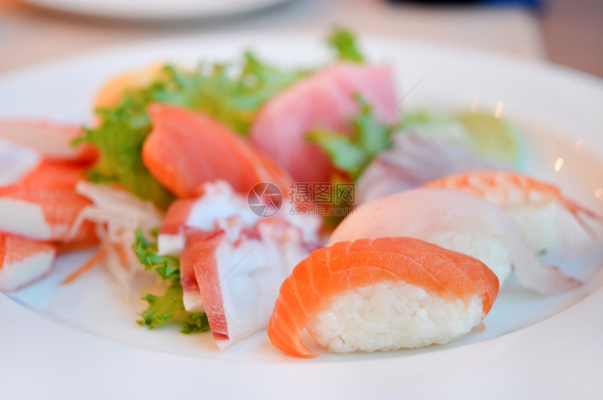 日食白色寿司海鲜鱼片美食食物章鱼蔬菜盘子图片