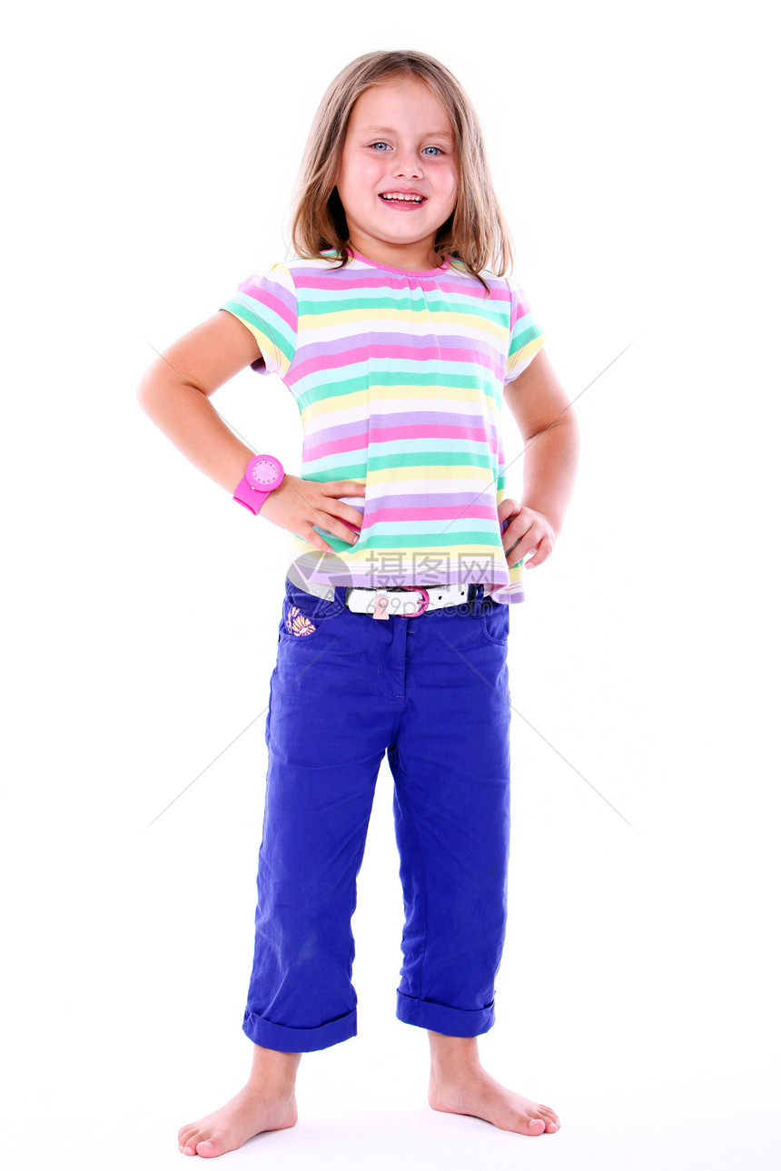 穿彩色T恤衫的小女孩图片