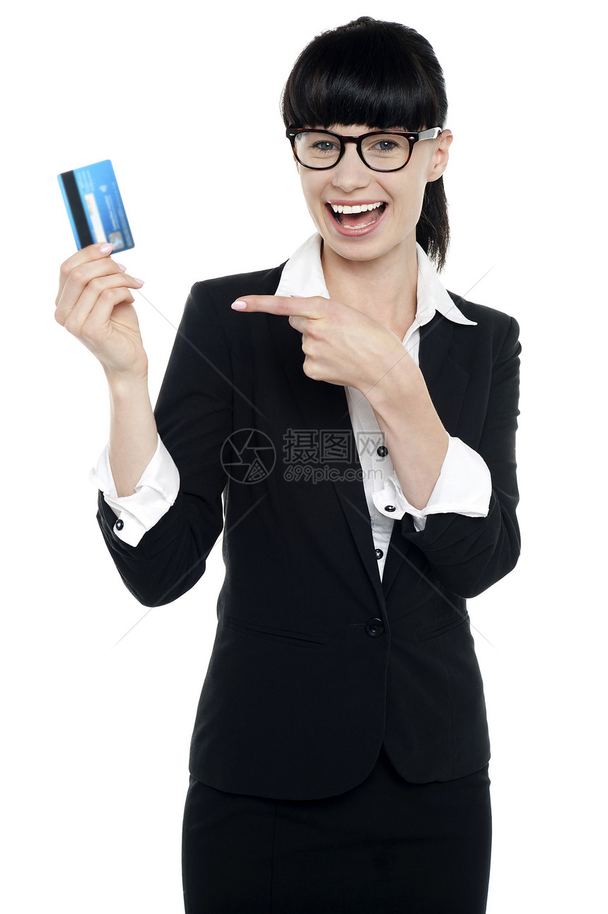 戴眼镜的女商务人士 指着信用卡图片