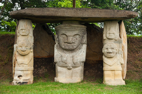 三个古代神像高清图片
