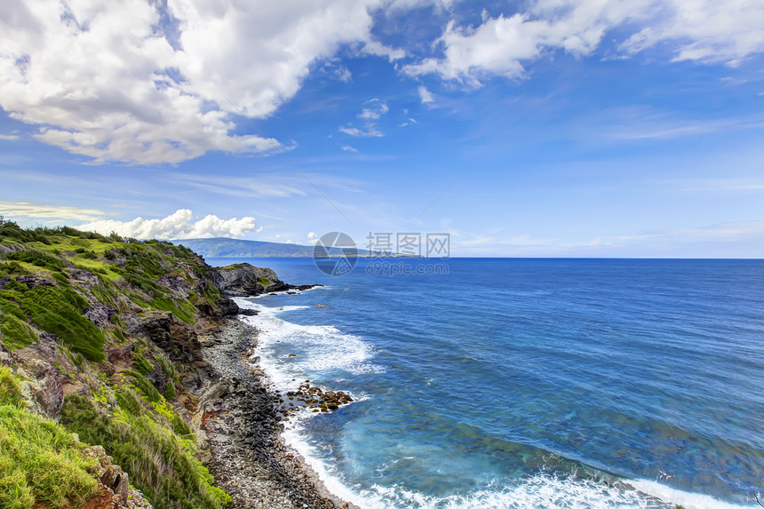 毛伊岛悬崖海岸与海洋接壤 夏威夷风景天空蓝色黑色岩石海岸线热带绿色沿海地平线图片