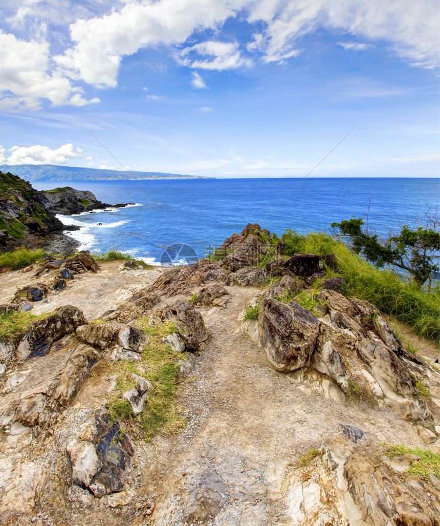 毛伊岛悬崖海岸与海洋接壤 夏威夷海岸线岩石地平线沿海热带黑色蓝色绿色风景假期图片
