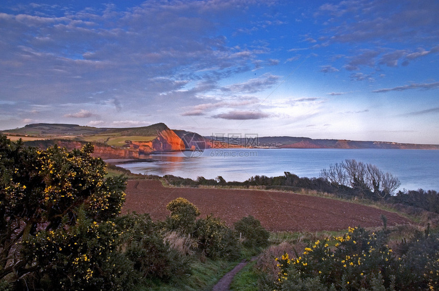 日落时比德茅斯海滩侏罗纪悬崖海岸线海景地标海岸建筑学天空卵石英语图片