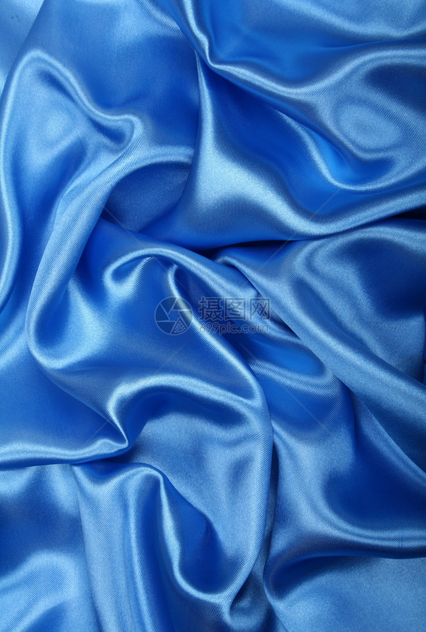 平滑优雅的蓝色丝绸作为背景曲线投标材料纺织品折痕天蓝色布料海浪银色织物图片