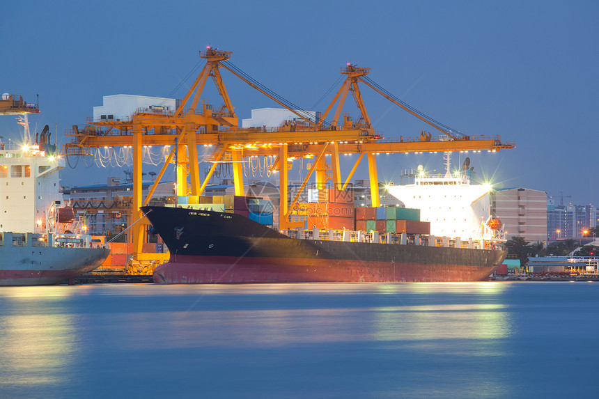 集装箱货运货船油船起重机贮存衬垫出口货轮码头城市港口运输图片
