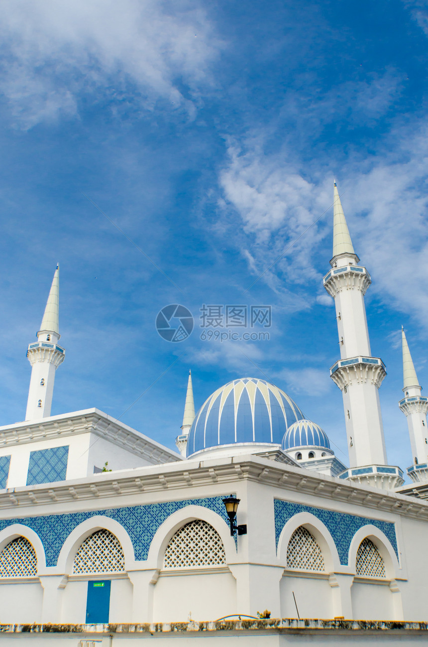 蓝色天空的清真寺水平月亮圆顶对称宗教建筑图片