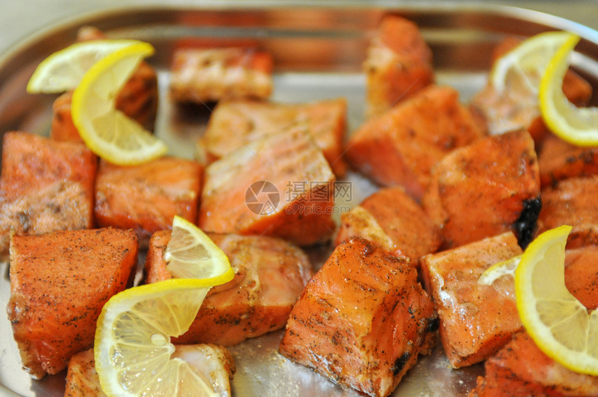 鲑鱼肉酱鲭鱼食物贝类鲱鱼熟食盘子蔬菜炙烤草药油炸图片