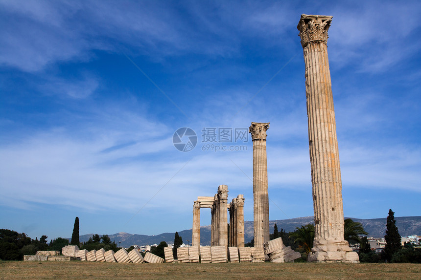 希腊雅典古老的奥林匹亚宙斯圣殿 蓝天上废墟大理石神话遗迹历史寺庙女神蓝色纪念碑建筑图片