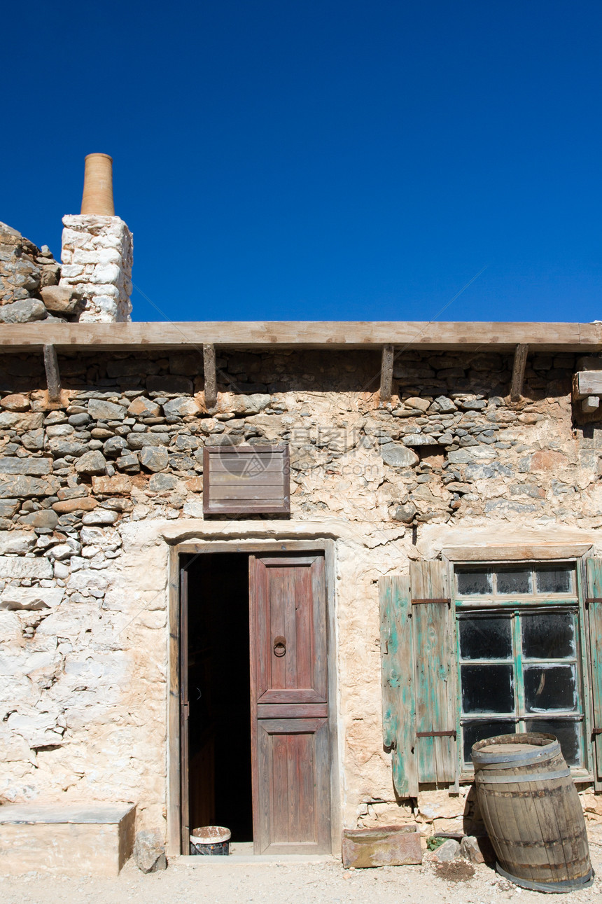 旧地中海风格的图画片 抛弃了偏斜的锈铁板咖啡场景窗户蓝色建筑学房子天空石头历史古董图片