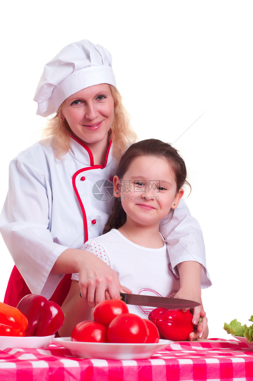 母亲和女儿做晚饭水果乐趣烹饪享受滚动厨房饮食蛋糕早餐幸福图片