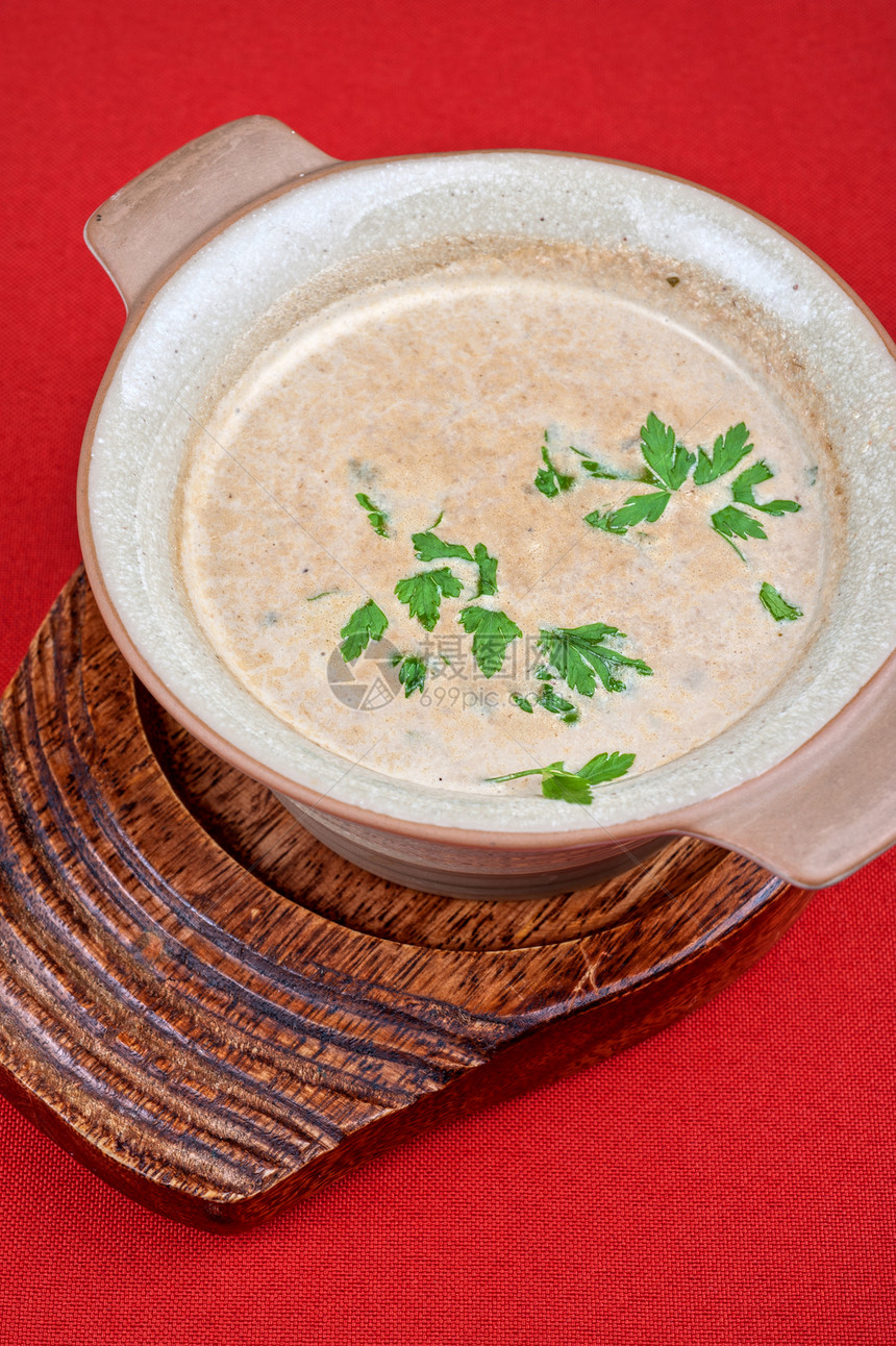 蘑菇奶霜汤奶油木头餐厅食物草本植物用餐美食肉汤勺子课程图片
