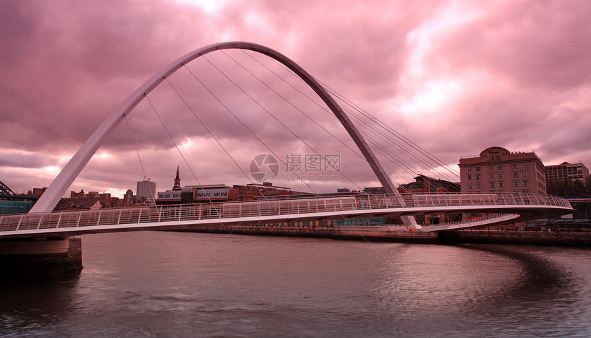 Tyne河千年桥城市地标码头建筑学旅行河岸建筑天空图片