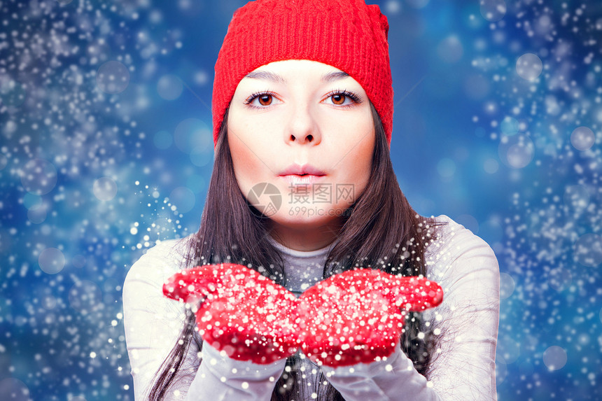 圣诞妇女吹雪图片