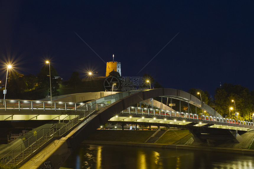 立陶宛维尔纽斯Neris河上桥建筑国家反射教会天空爬坡灯光天际景观建筑学图片