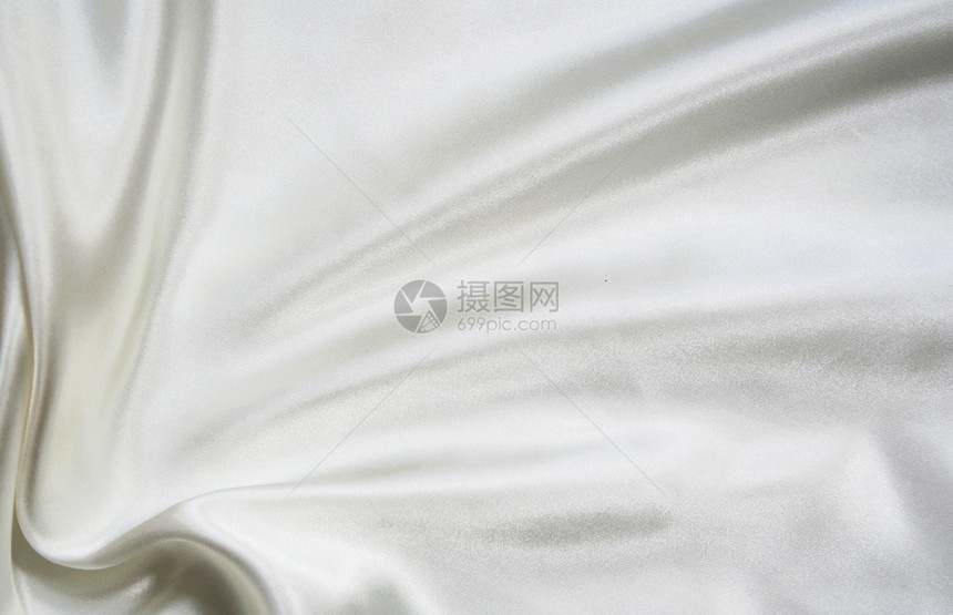 平滑优雅的白色丝绸作为背景生产奢华婚礼投标纺织品衣服寝具布料涟漪曲线图片