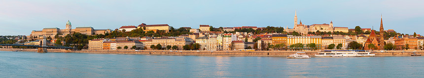 从多瑙河河岸看到旧布达佩斯概览旅行建筑建筑学首都日出城堡文化蓝色反射教会图片