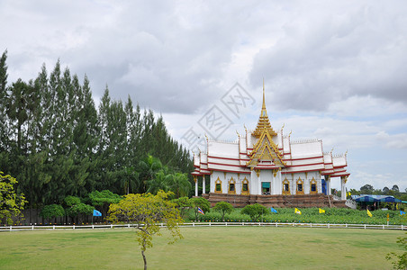 巴斯提尔寺庙雕像金子宝塔天空棕榈旅行兴趣宗教建筑学蓝色背景