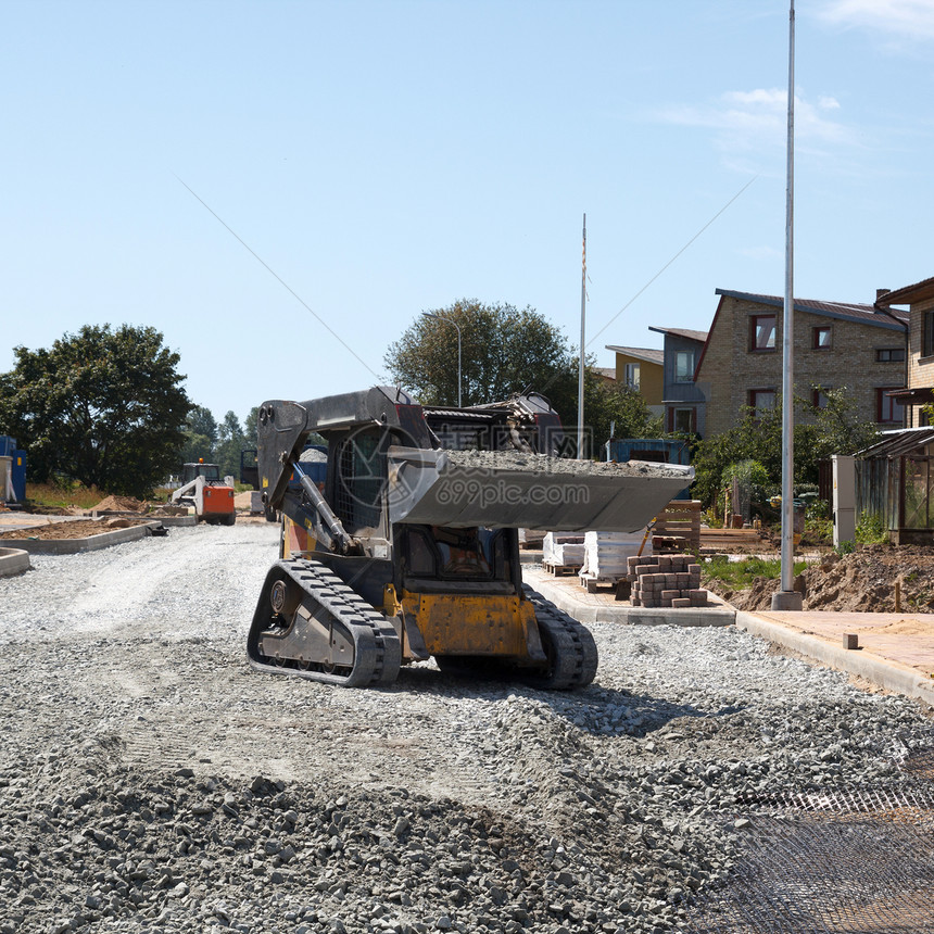 修建新街小街场地人行道城市车道山猫基础设施拖拉机材料路面石头图片