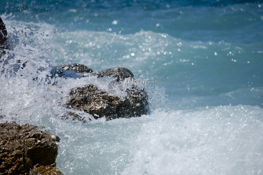 波浪石头海滩蓝色阳光海洋旅行热带白色岩石天堂图片