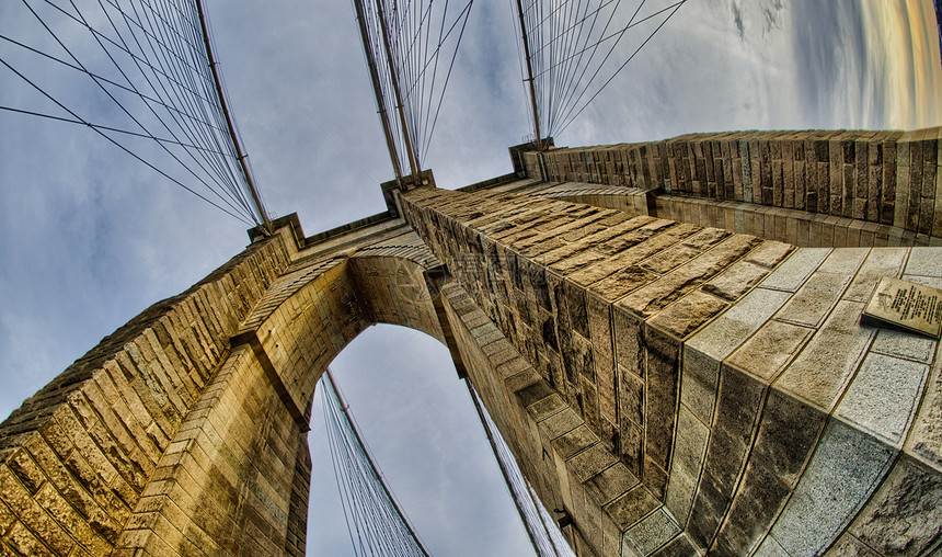 布鲁克林大桥的巨型建筑  纽约市建筑学城市市中心电缆摩天大楼文化场景天空商业全景图片
